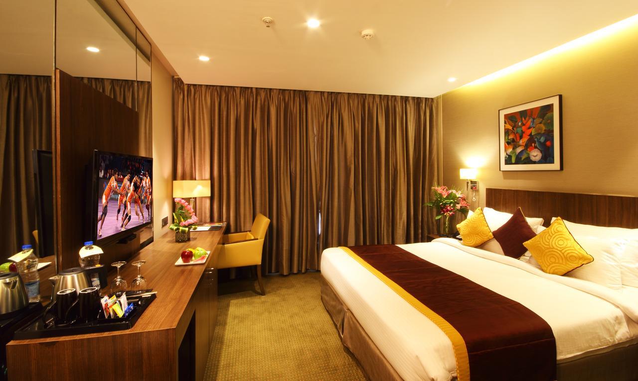 Hotel Fidalgo ปูเน่ ภายนอก รูปภาพ
