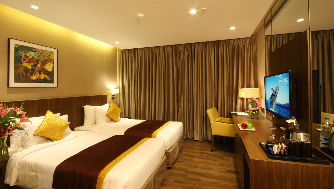 Hotel Fidalgo ปูเน่ ภายนอก รูปภาพ