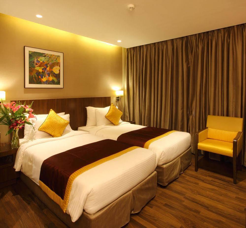 Hotel Fidalgo ปูเน่ ภายนอก รูปภาพ